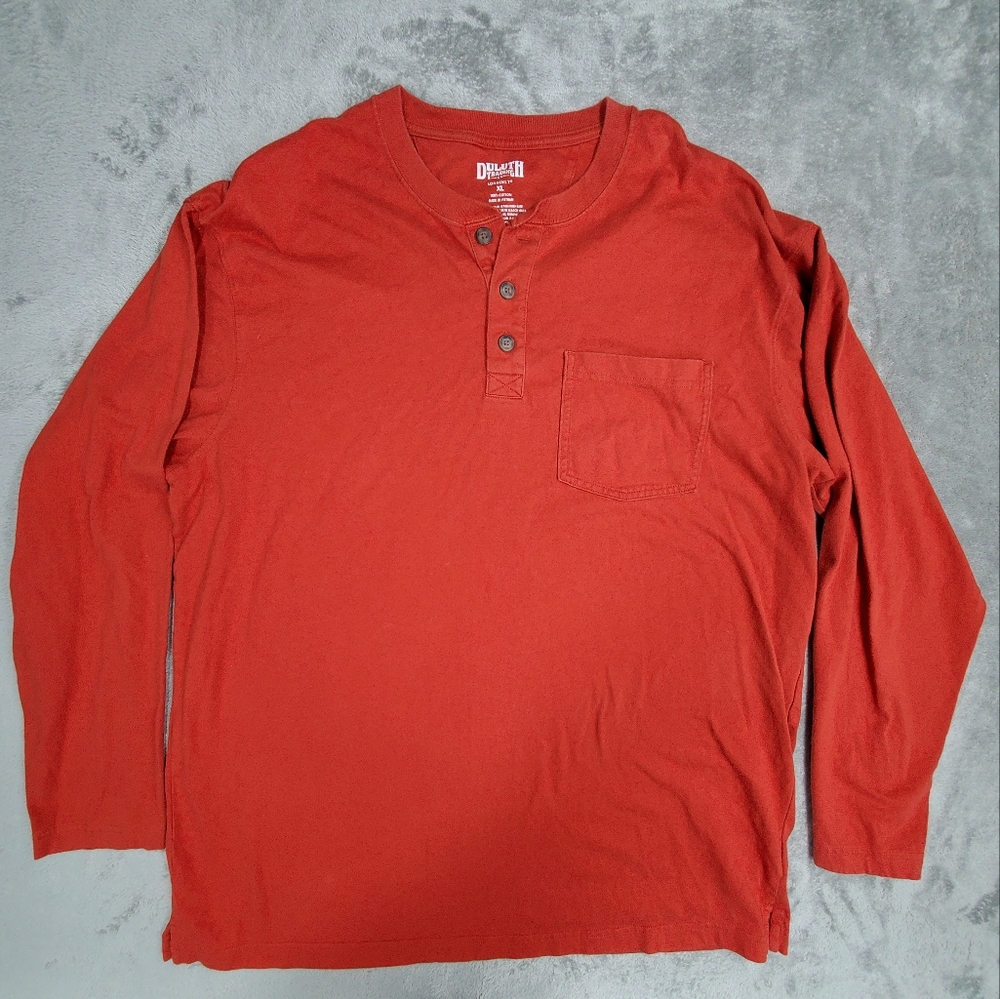 Duluth Trading Co Mens XL Red Long Tail T Red Henley Shirt with 3 buttons